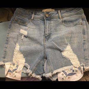 Blue jean shorts with holy pockets NWOT